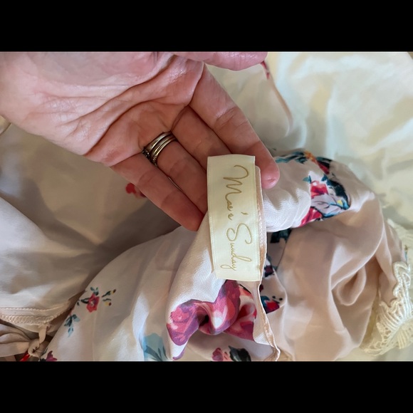 Mae’s Sunday floral robe - Picture 2 of 3